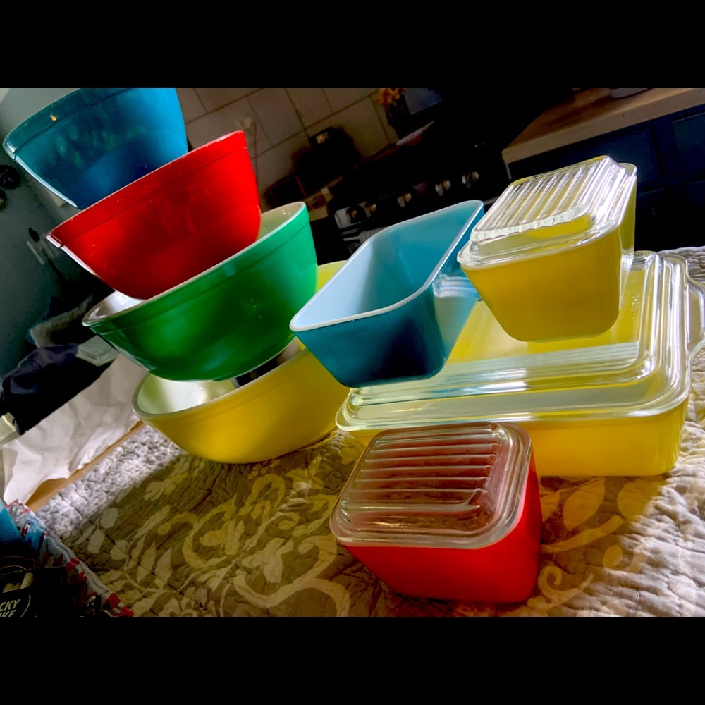 VINTAGE PYREX PRIMARY